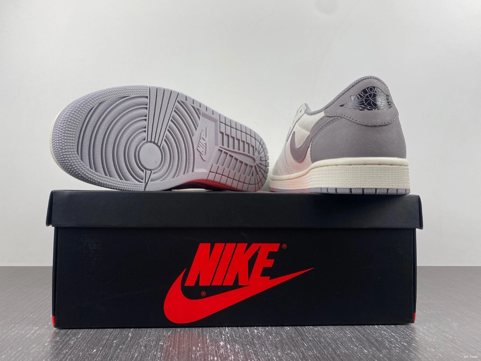 Air OG Jordan CZ0790-101 Low 1 Grey Atmosphere 0914